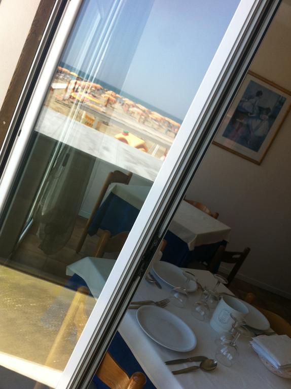 Hotel Cosmopolita Rimini Exterior foto