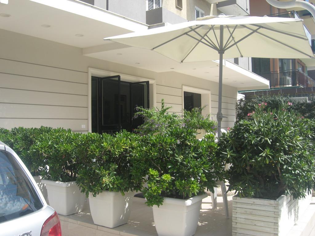 Hotel Cosmopolita Rimini Exterior foto